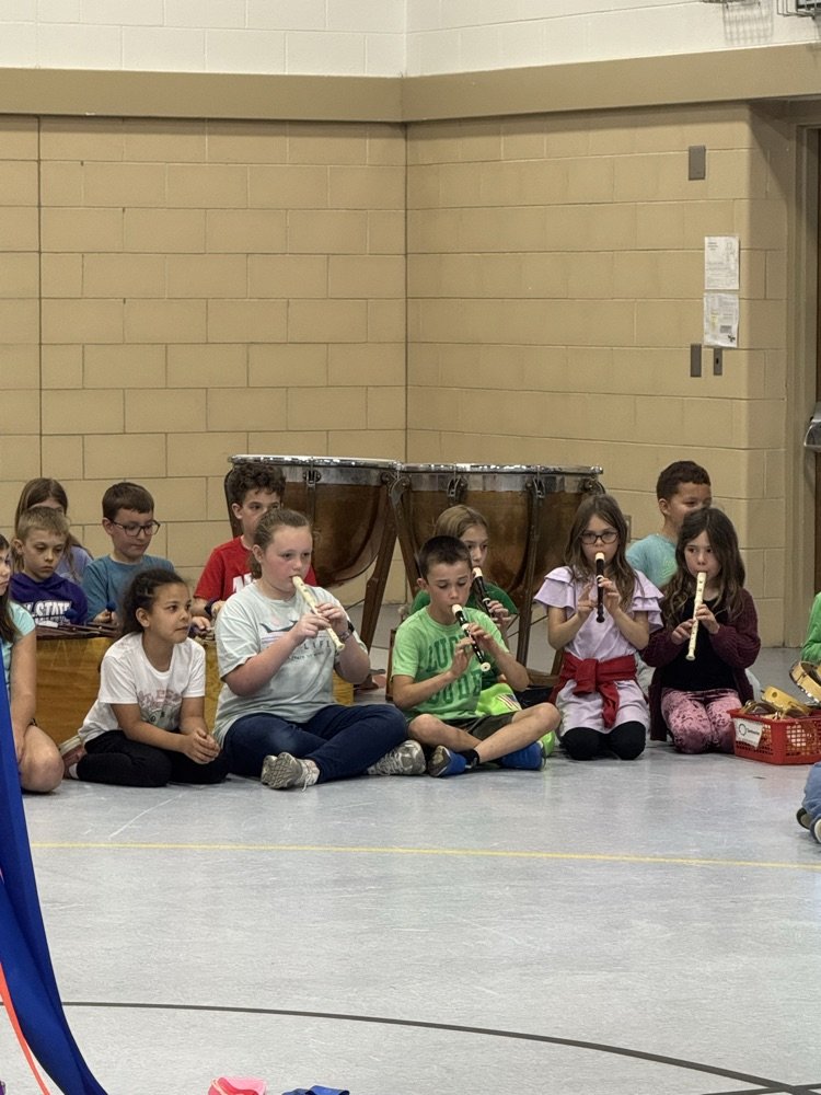DealeAACPS's tweet photo. Mayfest magic at Deale! 🌸 Our school came together as students sang, played instruments, and danced—thanks to Ms. Woodside’s guidance. Fifth grade wrapped the maypole in tradition. A spectacular, moving way to celebrate May 1! 🦅 #DealeEaglesSOAR #AACPSawesome #BelongGrowSucceed https://t.co/bexstNUr6z