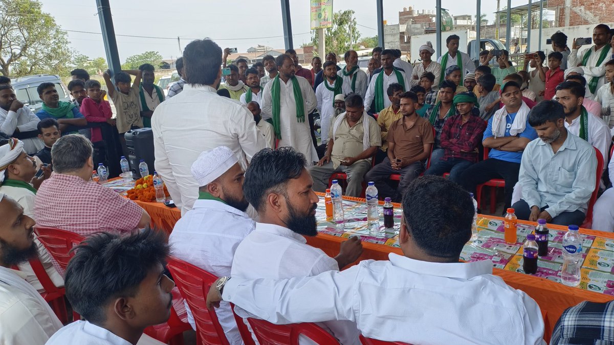 imshaukatali's tweet photo. बहराइच की मटेरा विधानसभा के विभिन्न क्षेत्रों का दौरा कर AIMIM पार्टी कार्यकर्ताओं से मुलाकात की। सभी पदाधिकारी एवं कार्यकर्ताओं से अपील है कि पार्टी के संदेश को घर-घर तक पहुँचाएँ। आपके सहयोग और समर्थन से आने वाले चुनावों में मटेरा विधानसभा को मजबूत और बेहतर नुमाइंदगी मिलेगी।इंशाअल्लाह
#AIMIM #AsaduddinOwaisi #ShaukatAli #Bahraich #AIMIMUttarPradesh