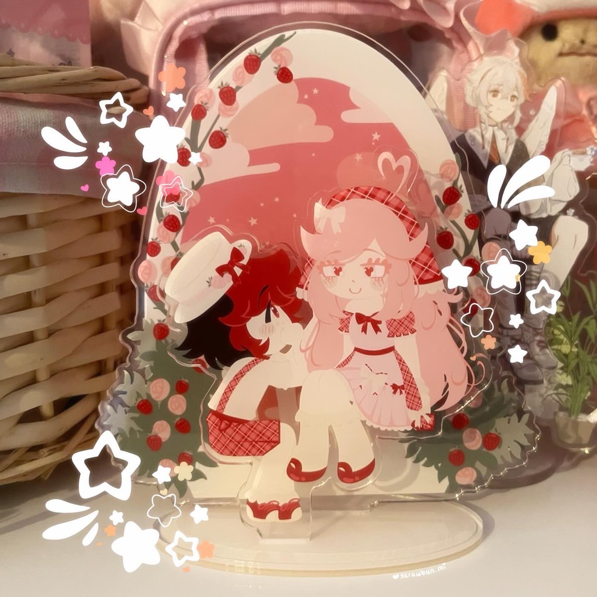 strawbun_mi's tweet photo. ˚˖𓍢ִ🍓. ݁𐙚 art for an acrylic stand i made of my ocs, I sold them at my art market at school !!

#digitalart #artmoots #arttwt #ocs https://t.co/x3wXz6ETXI