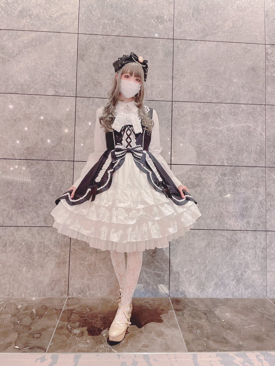 そういえば2022年のお茶会行ったっきりこのジャンスカ着てないぞ🤨