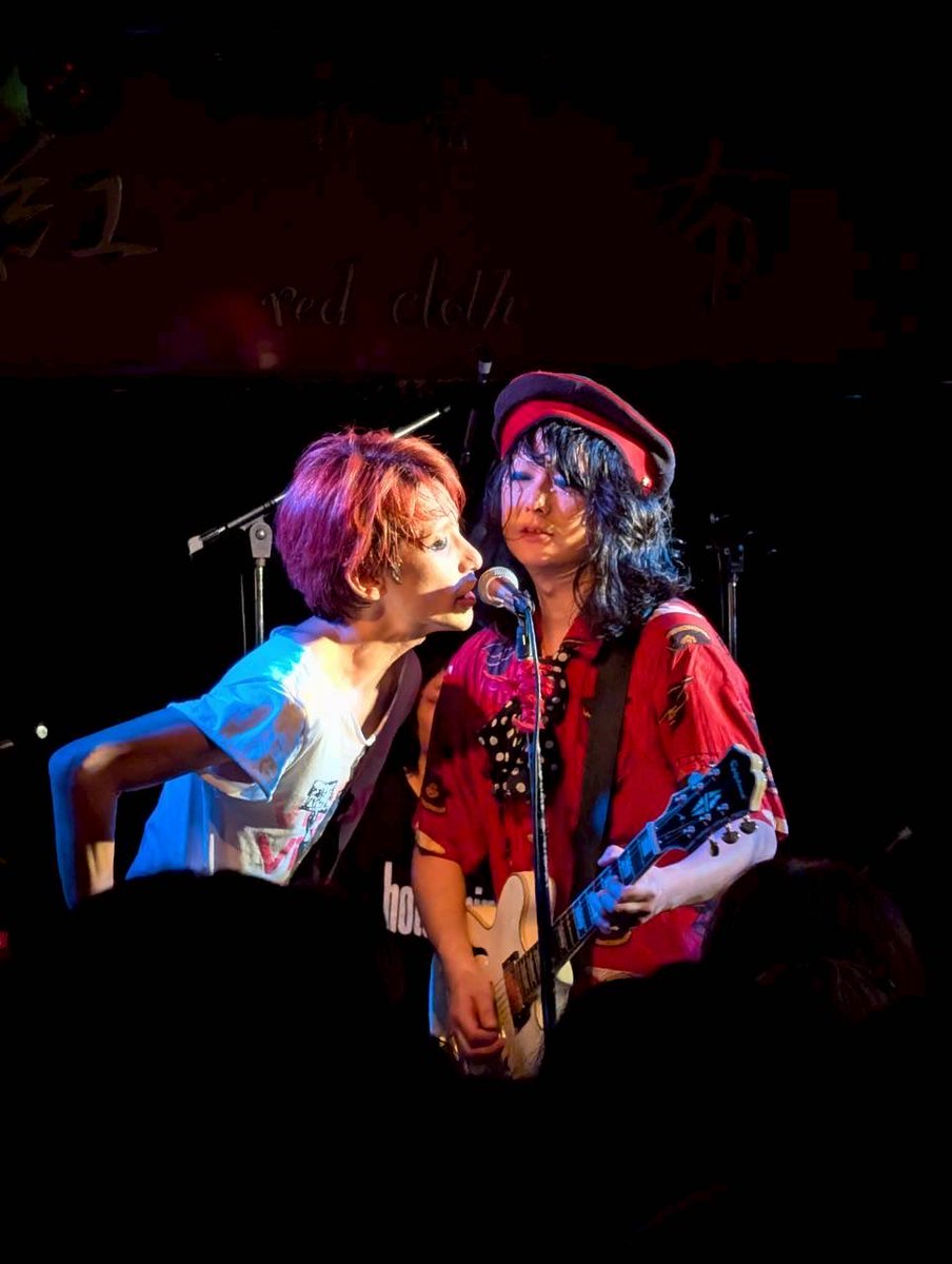 ItsTHEBOHEMIANS's tweet photo. 今夜は新宿紅布、hotspringのリリースツアーファイナルにお呼ばれしました
ご来場の皆様、hotspring、ありがとうございました😊

次回ライブは7/3
池袋Adm https://t.co/wNlZJLxeRF