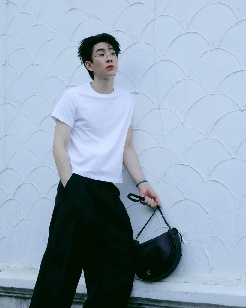 White shirt and black pants but he looks so good

#ออฟจุมพล #OffJumpol