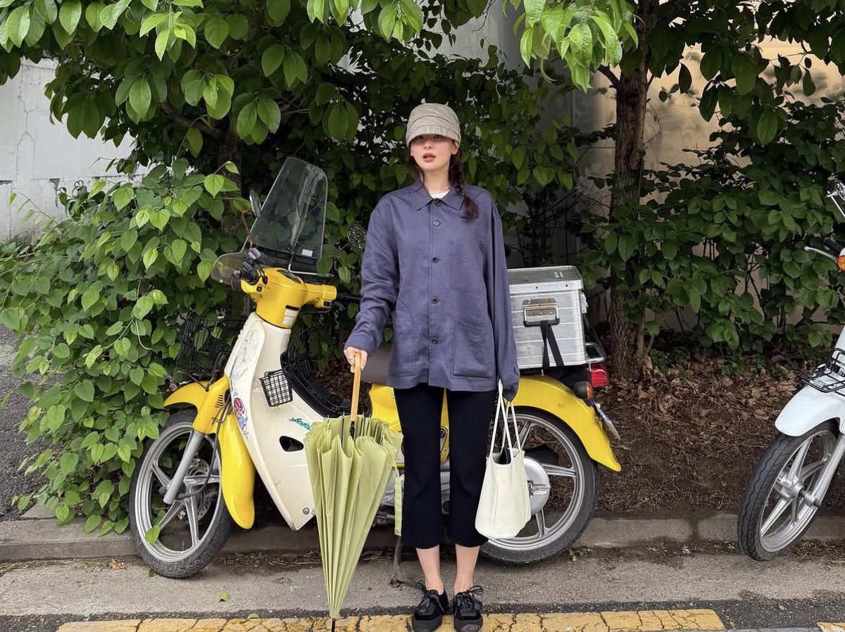 seuwul's tweet photo. sometimes i wonder what it feels like spending a day with seulgi with how she romanticizes life https://t.co/RujLzaWtH8