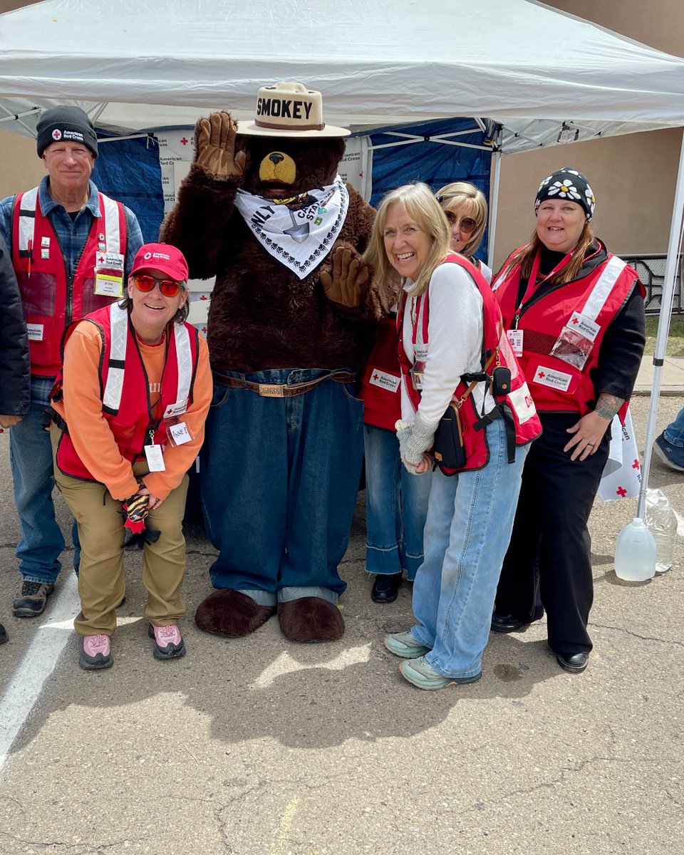 RedCrossNM's tweet photo. Pedro made a stop at Smokey Bear Days in NM and had the best time celebrating fire safety with the community! 🐻🔥

From meeting families to sharing important safety tips, it was a great day connecting and spreading the message of preparedness across New Mexico ❤️ https://t.co/tZy261qhsg