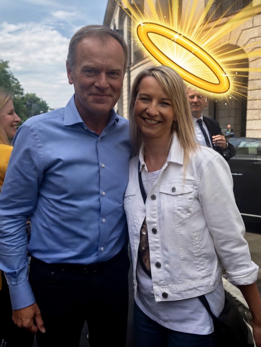 Jak to w końcu jest... ?!!!
Kobiecie za żenujący dług wartości kilkuset złotych, odebrane jest maleńkie dziecko, które umiera u rodziny zastępczej. Matka w zespolonych kajdanach w więziennym uniformie, przywożona zostaje na pogrzeb maleństwa, a taka wyrachowana, zwyrodniała i
