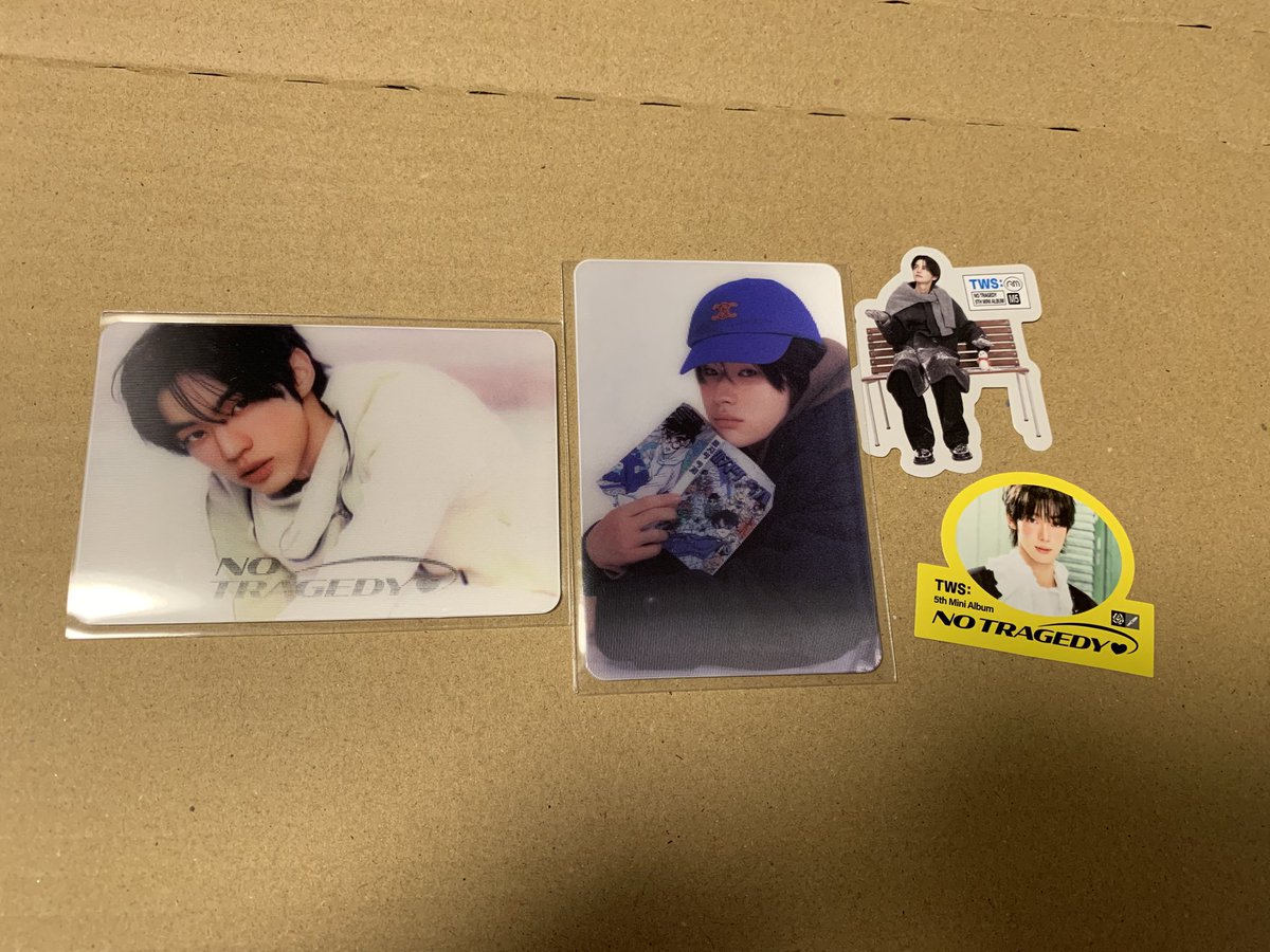 OS3I_y's tweet photo. @rei_JK1o22 検索よりリプ失礼いたします。
⭕️がついているものと、シニュのステッカー、12か13どちらかのトレカで2：2での交換は可能でしょうか？ご検討よろしくお願いいたします。 https://t.co/OVN8V6lfxR