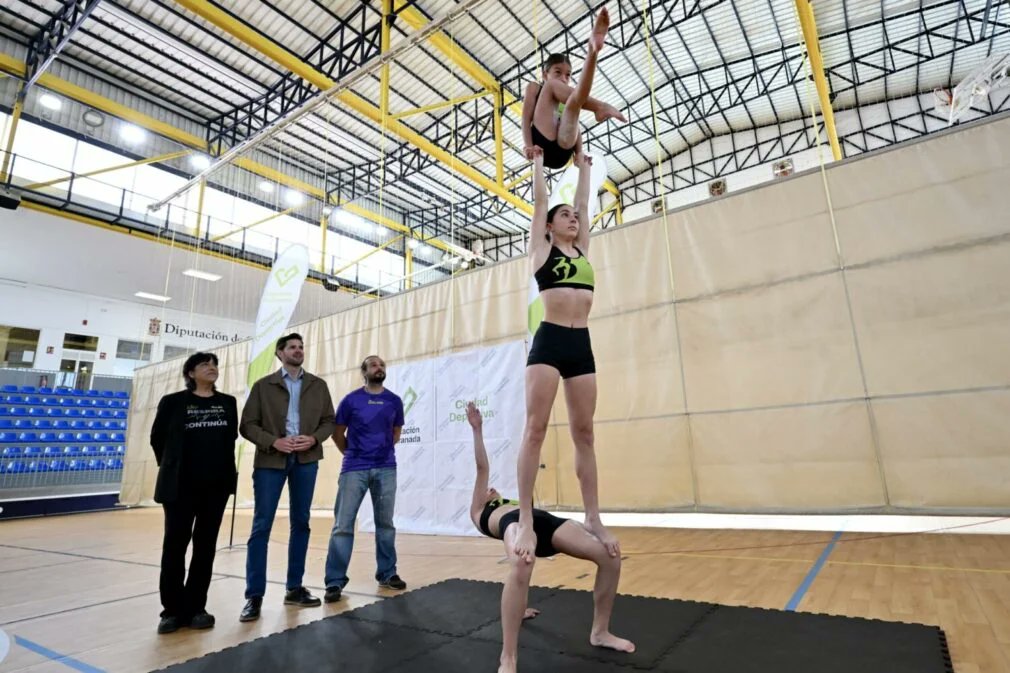 DeportesGD's tweet photo. 🤸#Polideportivo | Más de 800 gimnastas se encontrarán en el XI Torneo JICO por parte de @dipgra.

16 clubes de distintos puntos del país competirán en diferentes categorías de gimnasia acrobática.

Tienes toda la información, aquí👇

https://t.co/gDz9VVZXLF https://t.co/LT6ybmrUb2