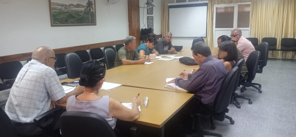 Se realiza en la #UCMPinar la Reunión de Contratación.
La #UCMPinarPorLaExcelencia
#PinarPorNuevasVictorias