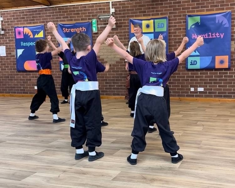 InnerDepthUK's tweet photo. In every class, we see a difference in the pupils. It might start out small, but then week after week, it adds up to BIG growth. 

Sometimes it starts with a little less "fizzy" and a little more focus. Other times, it looks like calm where there used to be nervousness.

We see. https://t.co/9GE59cSfEI