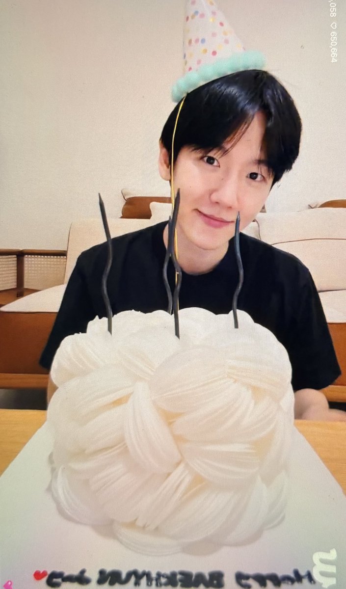 띵크 tweet media
