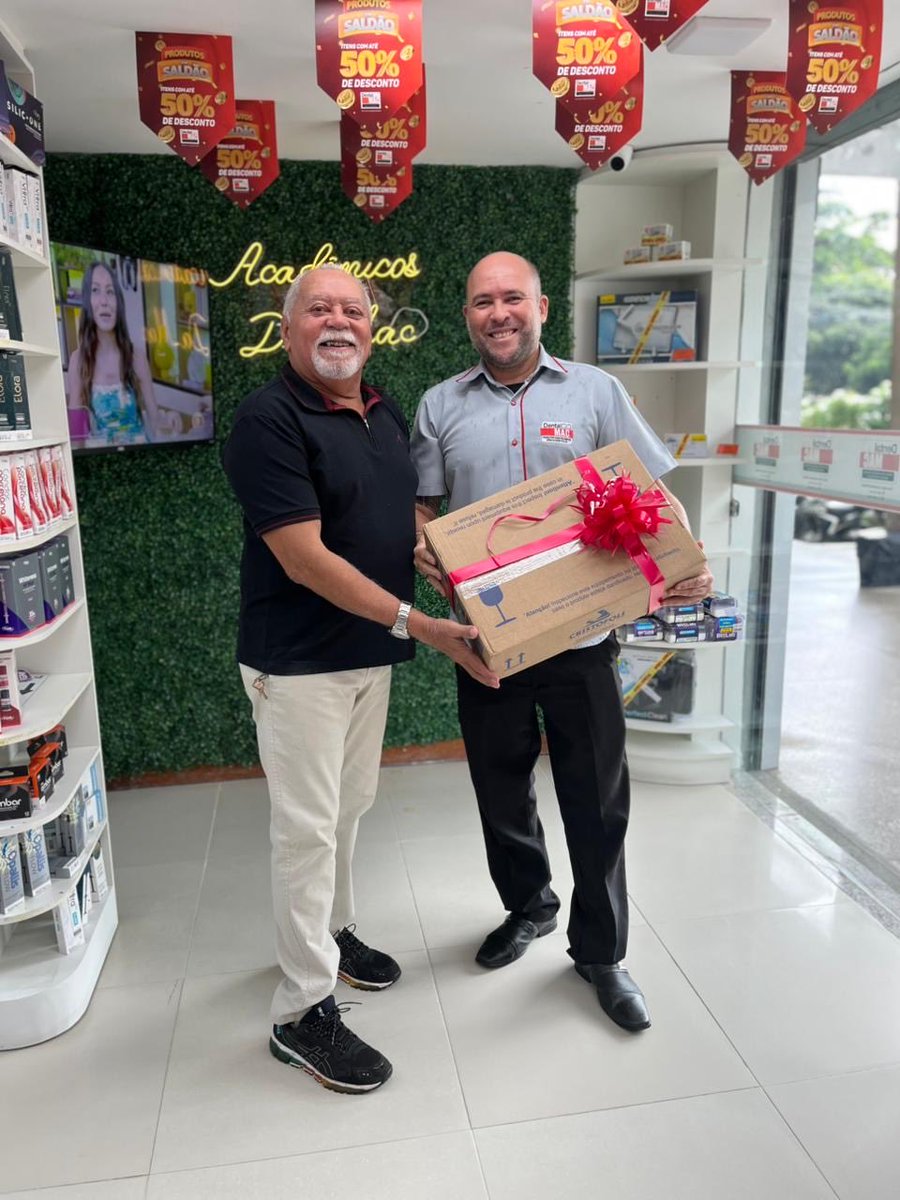 Fui pegar meu presente na <a href="/dentalmac/">Dental Mac</a> seladora da Cristofoli… obrigado rapazes!