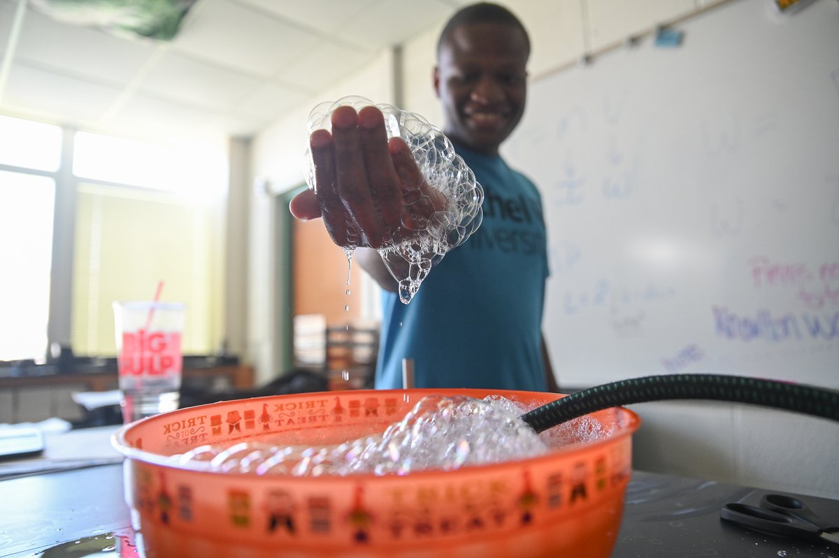 SBWashingtonHS's tweet image. Chemical Reactions, 🔥🔥results. 
Mr. King’s class dove into how different chemicals speed up reactions — and what happens when those reactions bring the heat. Controlled fire, real science, big curiosity. #everonward #pantherpride