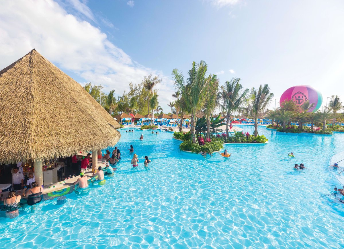 DayTrippinWithA's tweet image. Find your paradise at the largest freshwater pool in the Caribbean, Oasis Lagoon! 🏖️ With kid-friendly coves and refreshing cocktails waiting, there's something for everyone🍹 Contact me today to book your cruise sailing to Perfect Day at CocoCay. #RoyalCaribbean