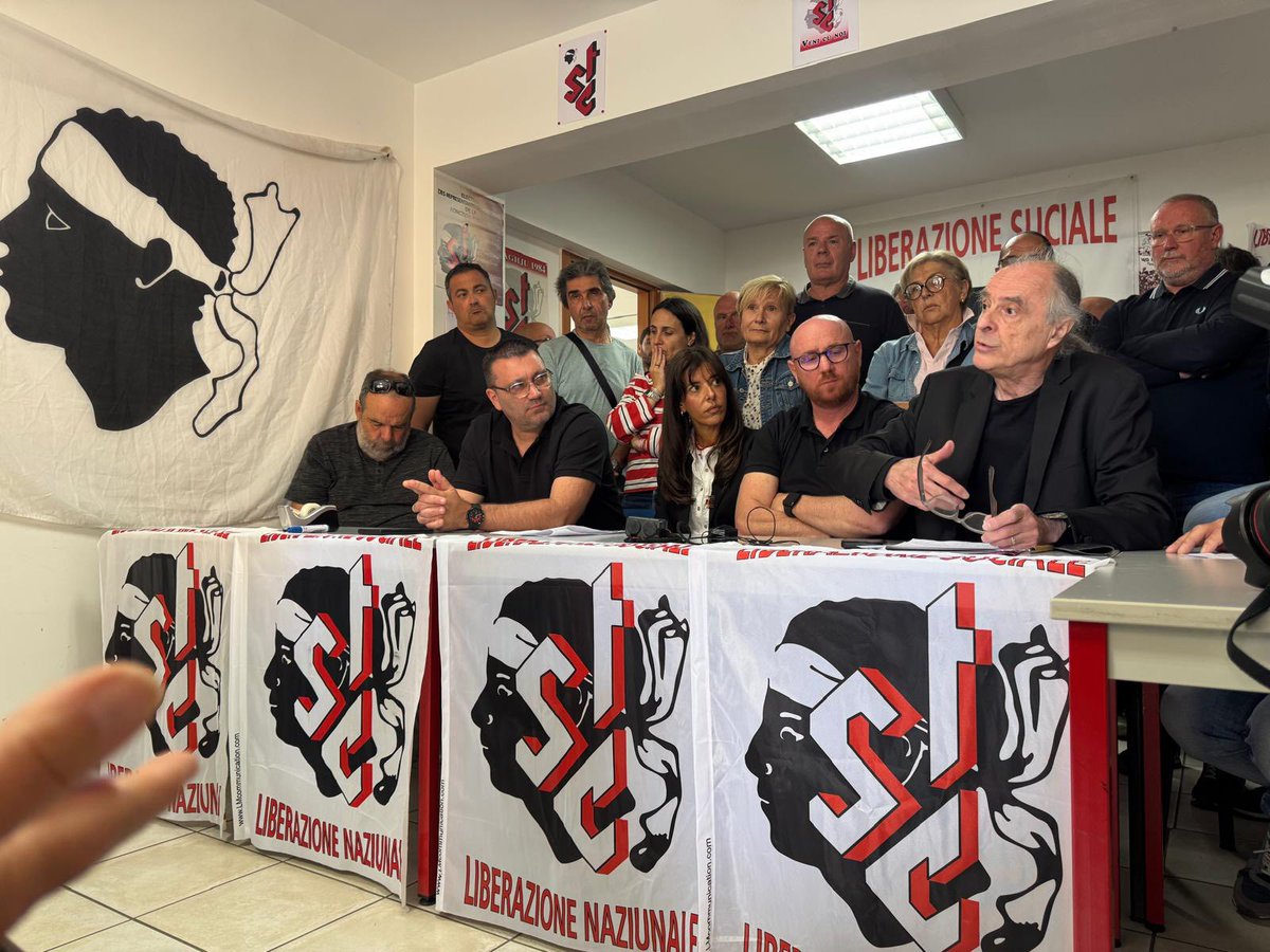 LAB_InterDept's tweet photo. Euskal Herritik @LABsindikatua-k elkartasuna adierazten dio Kortsikako STC sindikatuari,  sindikatuaren auto batean ezkutatuta jatorri poliziala duen geolokalizazio eta entzuketa gailu bat aurkitu ondoren.
Sindikalismoa ez da delitua!
https://t.co/i5yl9TTKkx https://t.co/27BJFYU6Ar