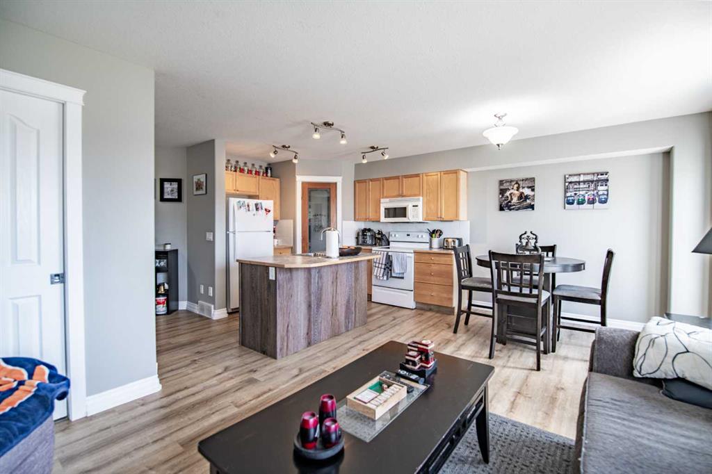 CBOnTrackRealty's tweet image. 🌟New Listing🌟
🏡2002 22 Avenue #6, Bowden, AB
MLS# A2307667
$289,900

For more information, please click the link ➡️ tinyurl.com/A2307667a

or contact
Tim Rangen
☎️(587) 877-5217
📩tim-rangen@coldwellbanker.ca

#coldwellbankerontrack #newlisting #centralalberta @timrangen