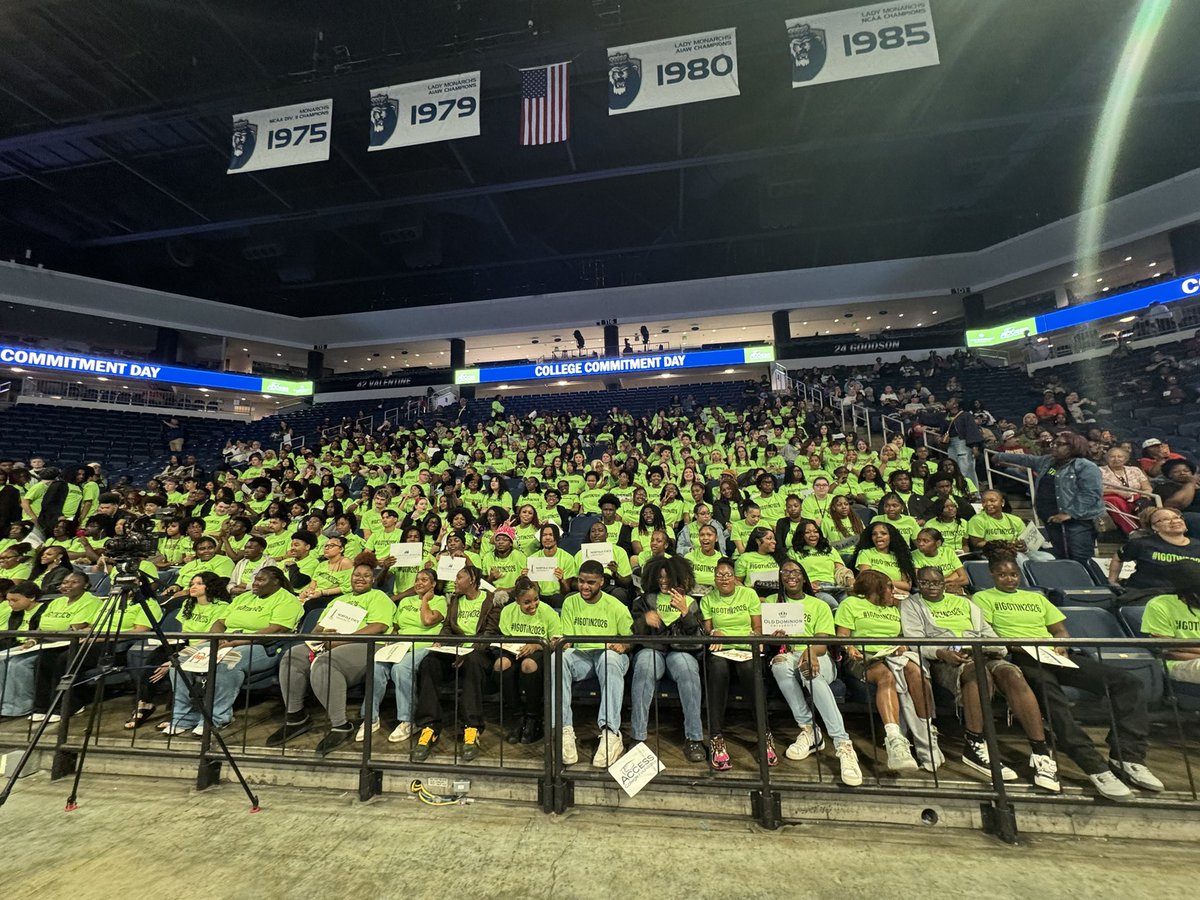 drjbg3's tweet photo. The @AccessCollegeFd Commitment Day is the livest Pep Rally in all of the 757! We are so thrilled with our partnership and so proud of all of the graduates in @SufVAschools for the class of 2026!!! #SPSCreatesAchievers #CommitmentDay 💰💰💰 https://t.co/mCjgwc713K