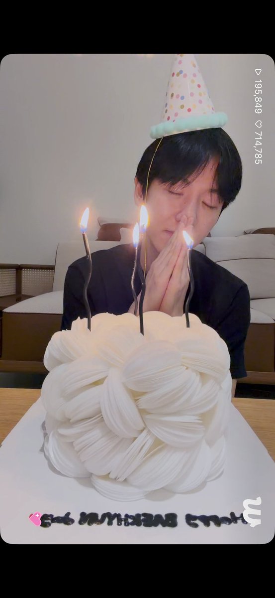 tttr3cto's tweet photo. #큥_생일기록중
#백현
#HAPPYBAEKHYUNDAY
백현이 생일축하해 https://t.co/46e1m09BmU