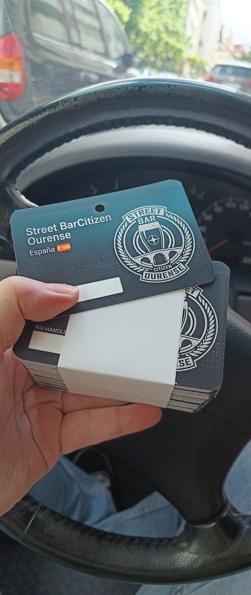 HErBiZiDA's tweet image. Recogiendo las tarjetas de identificación para el Street #BarCitizen #Ourense 
El día 6 se va a armar una buena 😁 #StarCitizen