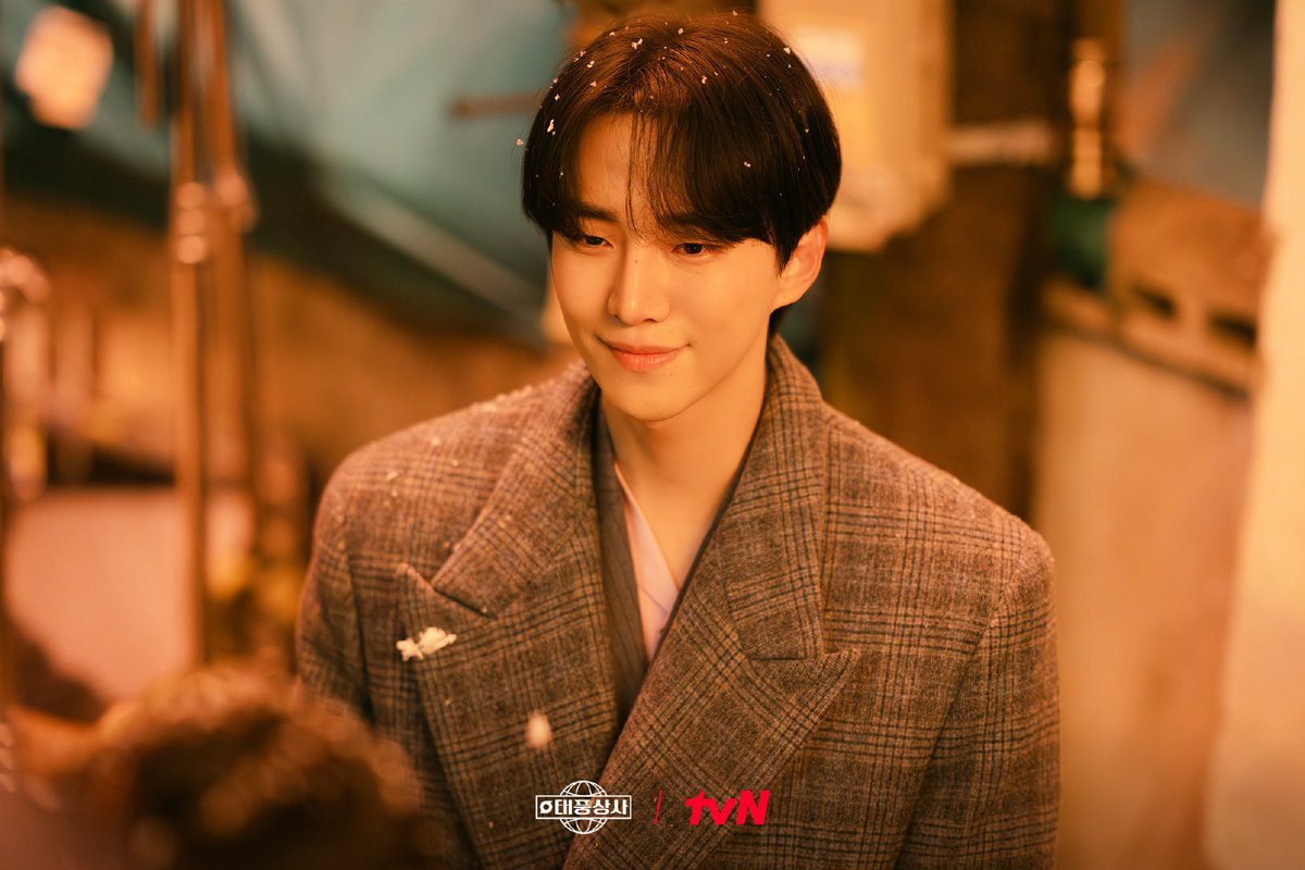 HearttoJ's tweet photo. 이전에는 강태풍 사장님을 이해하지 못했는데, 이제는 알 것 같아요🥹
#이준호 오빠  미안해 
오빠 사랑해 🥹🫶🏻 @dlwnsghek
You are the best！💛
We are the best！！💛🐧✨
#LEEJUNHO #李俊昊
#태풍상사 #Typhoonfamily
#台风商社 https://t.co/Y7EyntlZFV