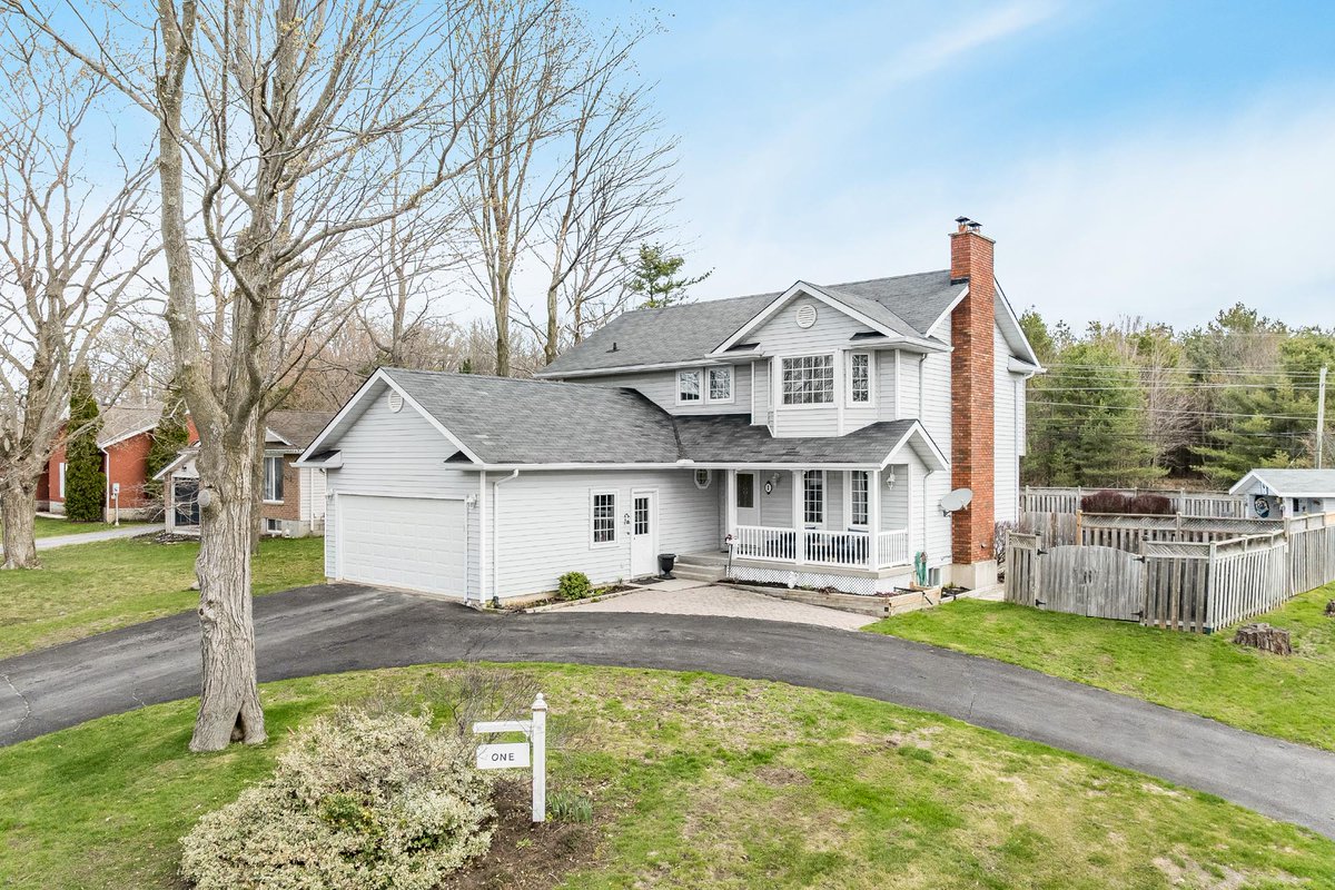 FarisTeam's tweet image. HOME FOR SALE - Turn-Key Family Home Paired with a Backyard Retreat and a Flexible Layout - 1 Hallen Drive, Penetanguishene #FarisTeam #NewListing #RealEstate #ForSale #HomeForSale #SimcoeCounty #Penetanguishene #HotTub #Pool #Backyard #Family #OntarioHomes