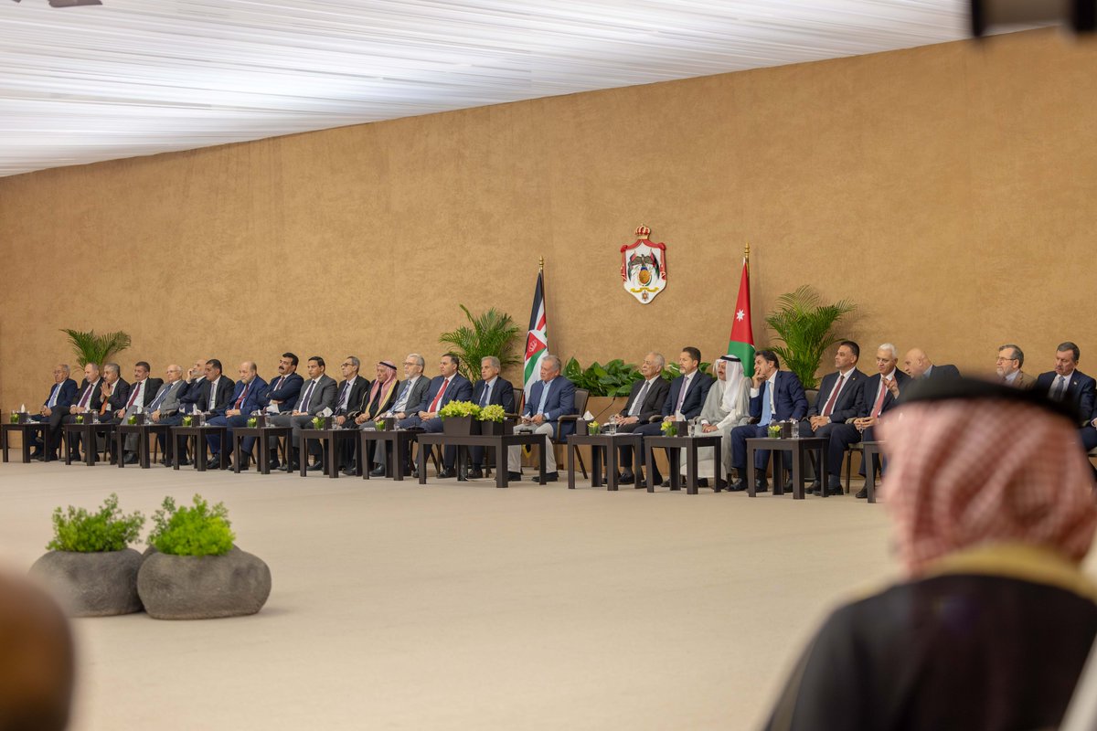 RHCJO's tweet photo. His Majesty highlights, during a meeting at the Hashemite University with Zarqa’s leading figures and representatives, Zarqa’s significance to the history of the Jordan Armed Forces-Arab Army.
#Jordan https://t.co/46GIH4aa4j