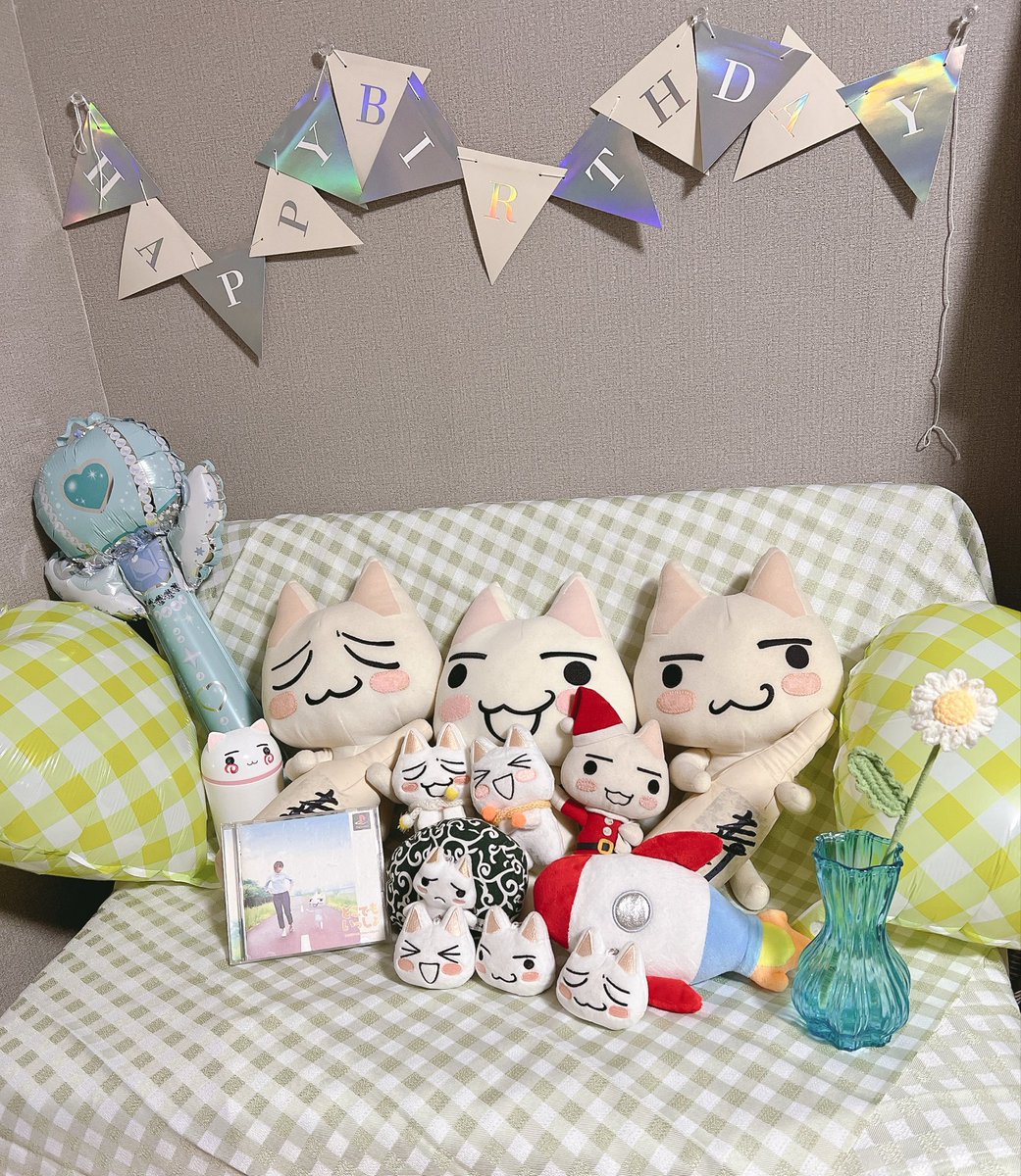 HAPPYBIRTHDAY！！！沢山お祝いしてもらって嬉しいねトロちゃん！！！
文字がグチャグチャになったのも笑っちゃうね😂😂😂