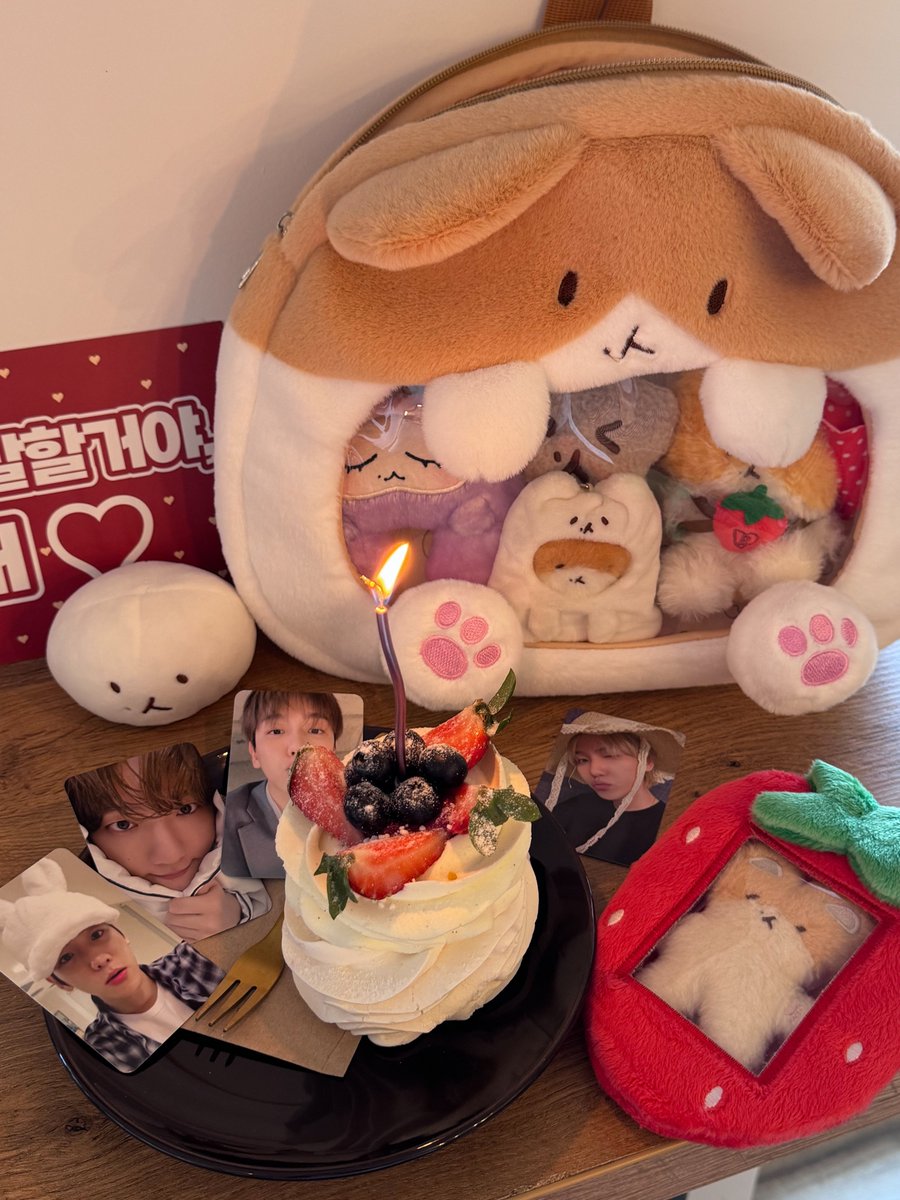 icecreamhyunee's tweet photo. ⊹ HAPPY BAEKHYUN DAY 🅱️🎂 ⊹

#HAPPYBAEKHYUNDAY
#해피큥데이 https://t.co/r0ZLgLuWMY