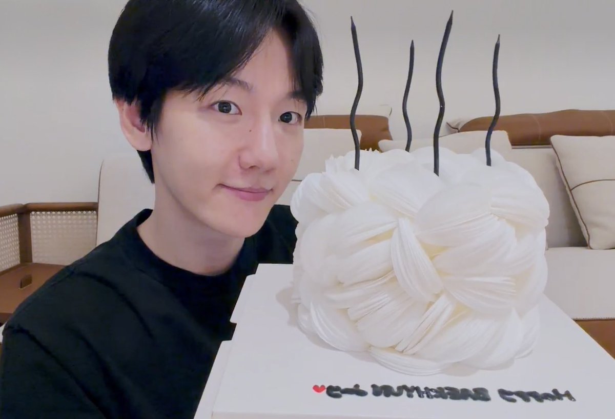 B045692's tweet photo. 내 사랑 생일 축하해

#HAPPYBAEKHYUNDAY
#해피큥데이
#큥_생일기록중 https://t.co/Y426wOMYdn
