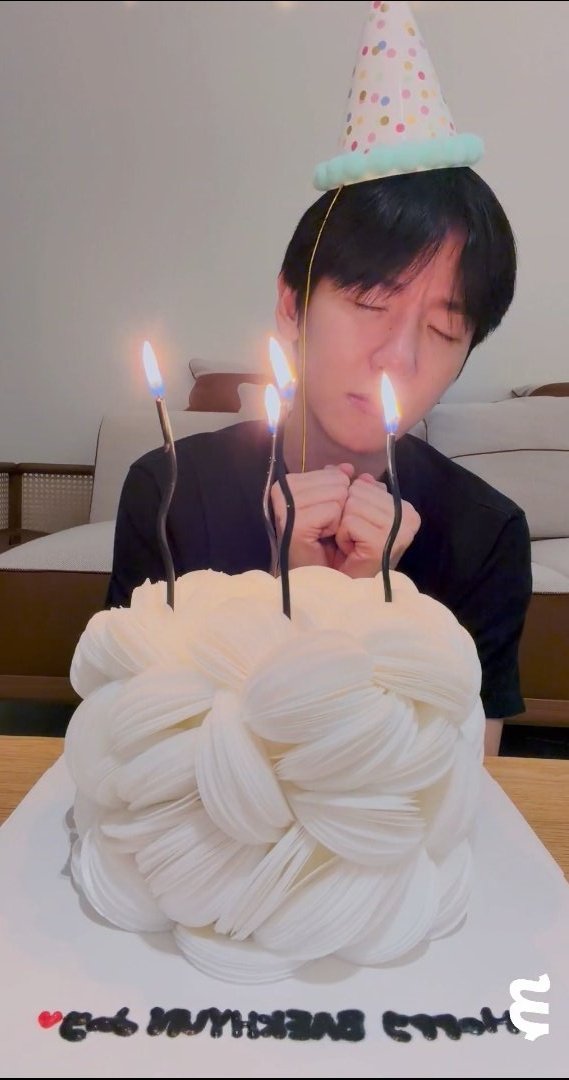 DaniaOthk's tweet photo. Happy birthday Baekhyun 💞🫶
Empezando bien el dia con el chico del cumpleaños 🫶💞💗

#큥_생일기록중 #해피큥데이
#HAPPYBAEKHYUNDAY https://t.co/8r1EDtoLm4