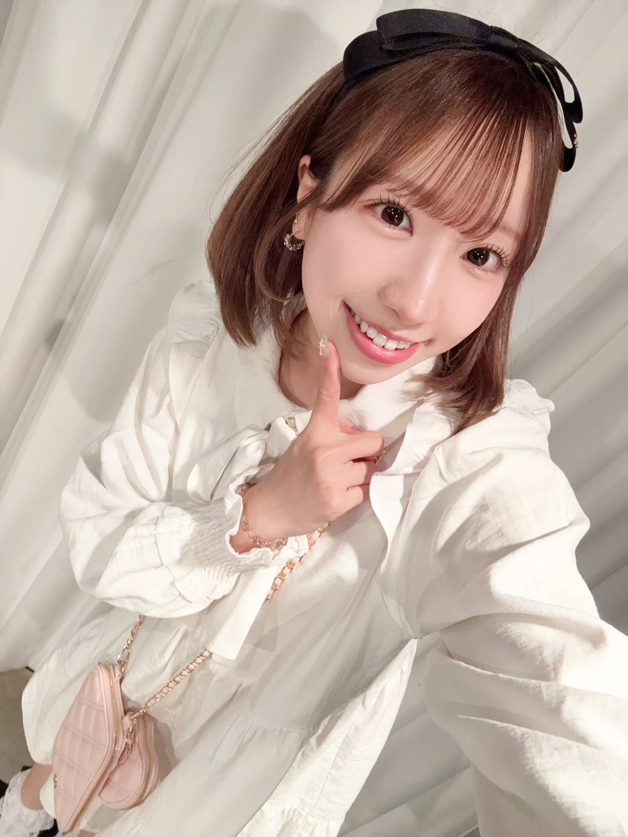 Dowel07's tweet photo. 久々のオタクと一緒にいて結局終電帰り！
楽しかったし他の情報も得られて嬉涙🥺

🎤おひめライブ！
気管支を病られているのに声でしまった最高で最強のセトリライブやった🩷
次回も楽しみ！！
#アサ活 https://t.co/W7ZrZvYYJg