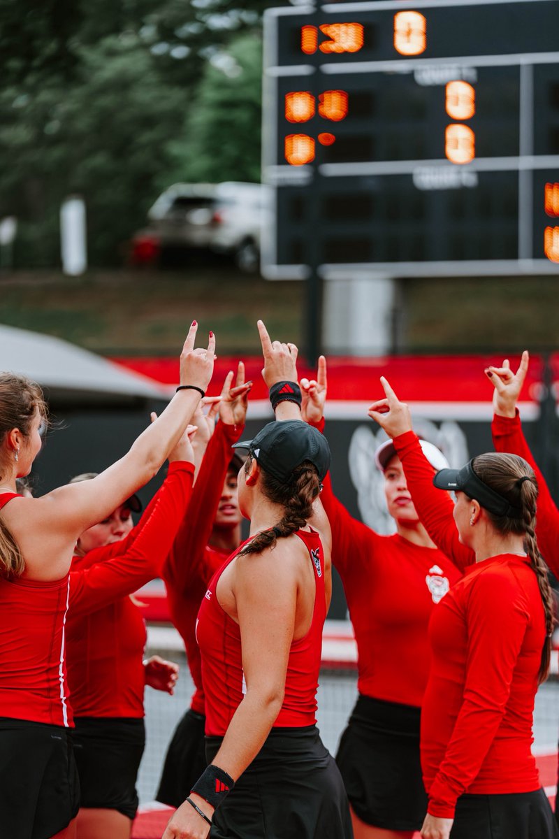 PackWTennis's tweet photo. We’ve got your Friday plans covered

Admission to our Sweet 16 match at 5 PM is FREE 🤩 See you there https://t.co/Zbc9BLDXmY