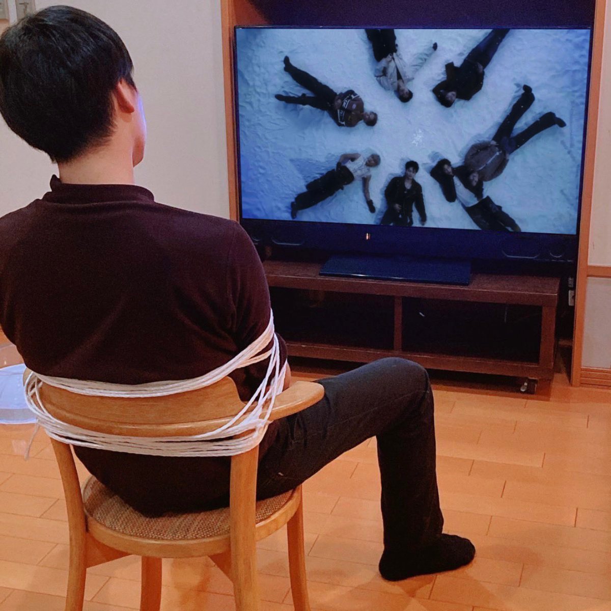 TAEMINH0s's tweet photo. introducing my tinder date to got7 https://t.co/YiJi1KNTLT