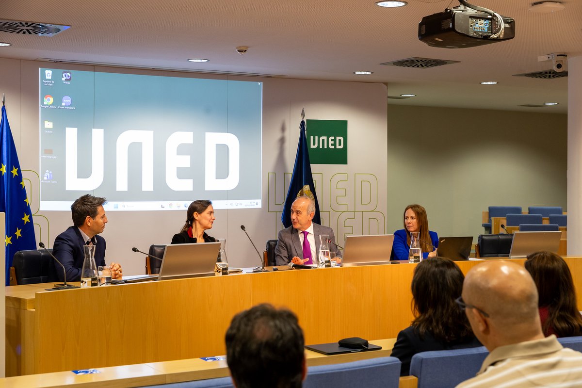 UNED tweet media
