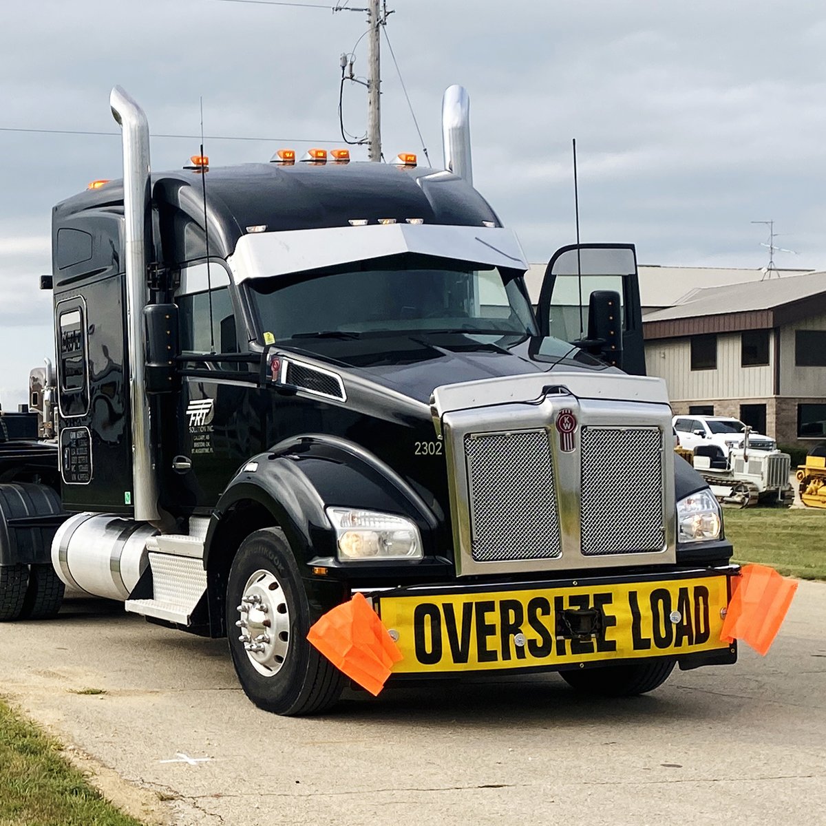Service_Supply's tweet photo. Big loads don’t get second chances - make sure you’re seen. We sell the gear heavy haul crews rely on:
• Oversize Warning Products™ Grommet &amp; EZ Hook Signs
• Quickmount, EZ-Hook, M-80 &amp; Dowel Warning Flags
• Ecco Strobes and Rotating Beacons
Shop now:
https://t.co/m6VgAPZzca https://t.co/7C05Q7mDxd