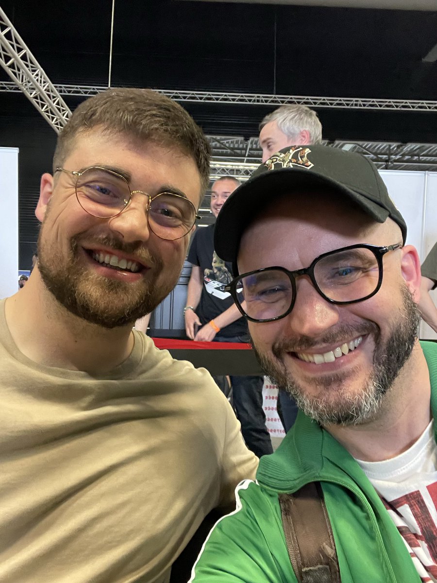 dicintioanthony's tweet photo. Merci @astrogo360 très belle rencontre dans la file d’attente😂.Merci pour ta gentillesse et au plaisir de te revoir un jour. Courage pour la suite. Ciao. https://t.co/nAAayF4tEn