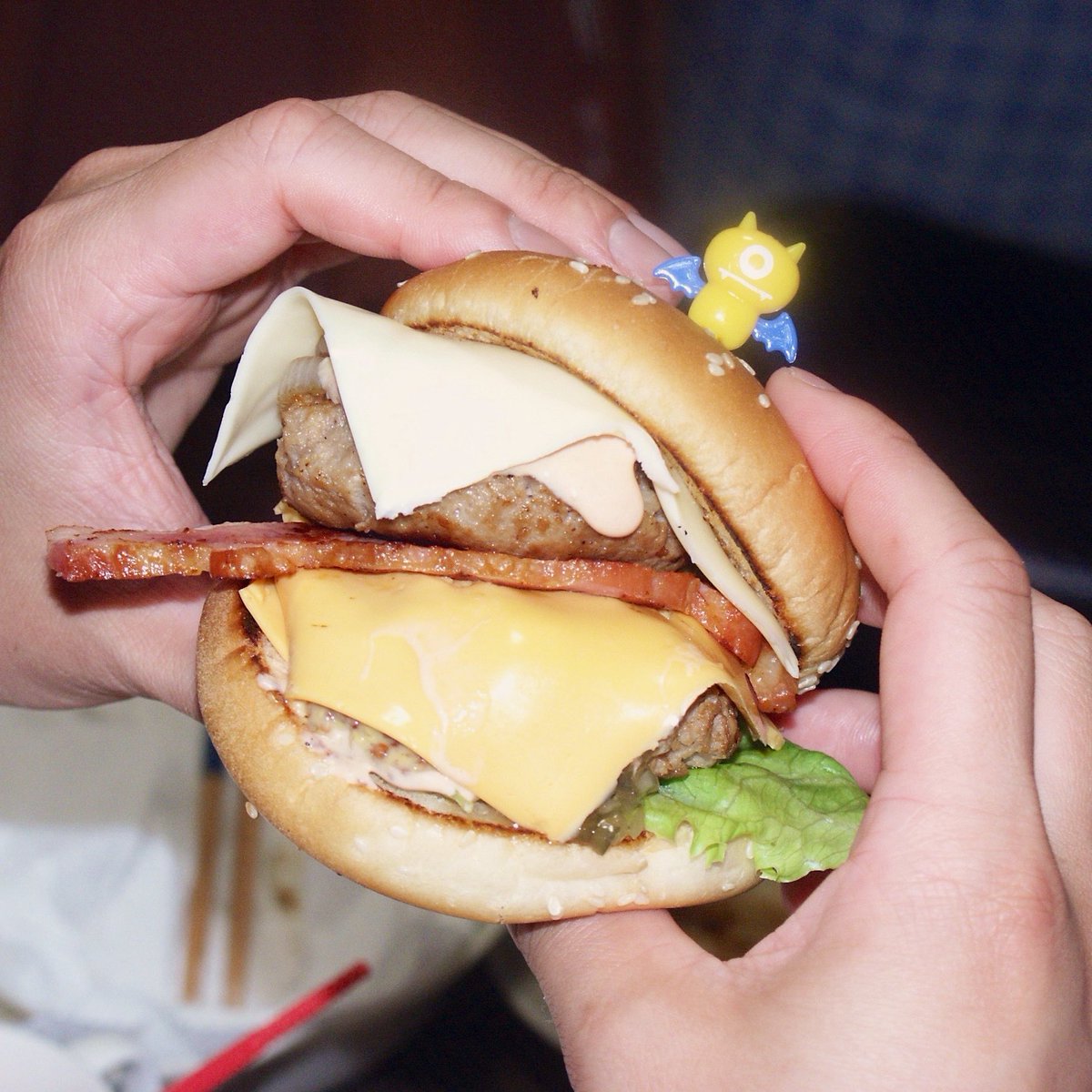 new_satan's tweet photo. ハンバーガーパーティーしました🍔
意外と食べれませんwww https://t.co/g6Qa5RMq6y