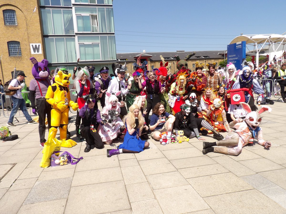 hyperiawanders's tweet photo. MCM Comic Con London 2023 Five Nights at Freddy's Meet (Re-Upload) https://t.co/8u9vhzCtMi