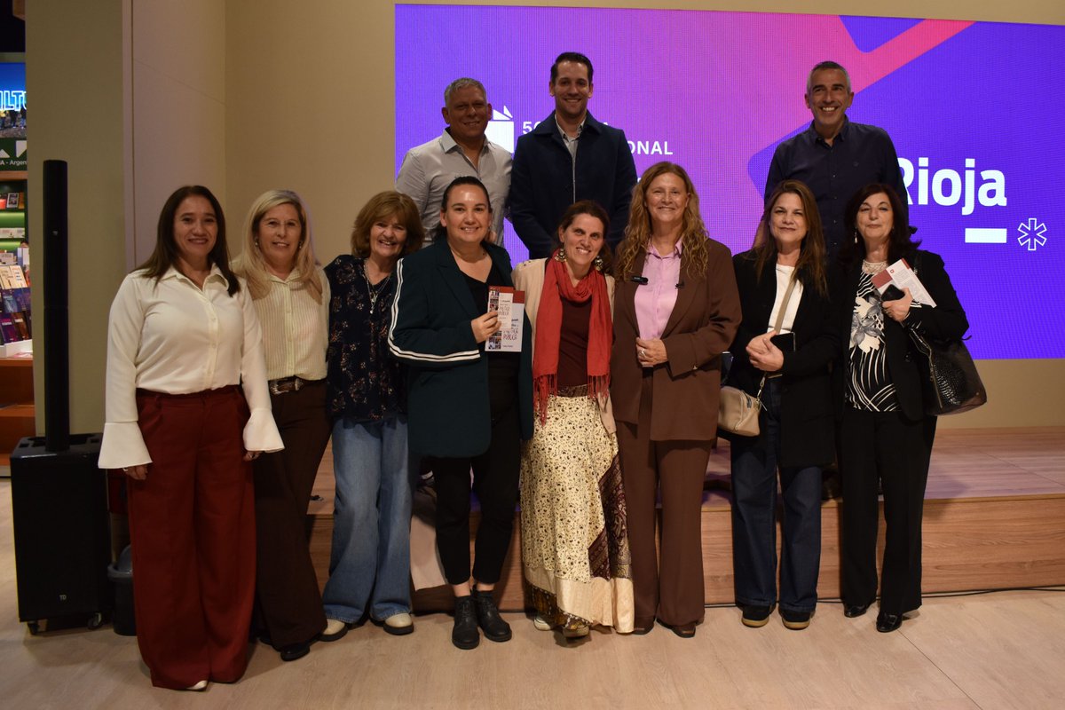 Dejamos presentado el libro del Plan Angelelli en la 50° Feria Internacional del Libro de Buenos Aires. Una publicación que nació con el objetivo de poder reflejar un modelo de gestión y dejar registro del camino recorrido a través de una política que sigue transformando