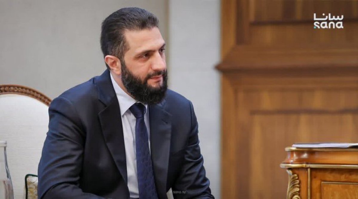ویل کېږي چې احمد الشرع د سوریې اویا کلنو وګړو ته معاشونه ټاکلي، له دندو یې معاف کړي او سربېره پر دې درملنه یې هم وړیا ده. دا ډول ګامونه د ولس د عزت او هوساینې ښکاره بېلګه ده او ښيي چې د سپین‌ږیرو او سپین‌سرو قدر کېږي.

خو زموږ په هېواد کې بیا پر سپین‌ږیرو تقاعد بند شوی. افسوس!