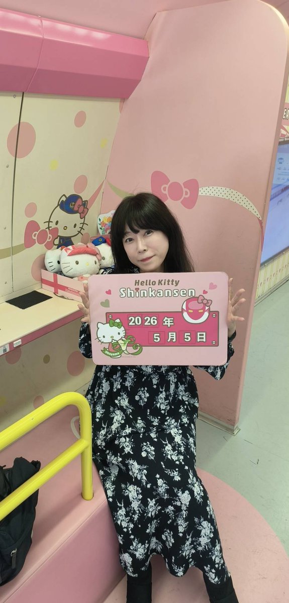 三重限定 ハローキティ ハローキティ新幹線 外装も車内もキティちゃんまみれで可愛くて、俄然