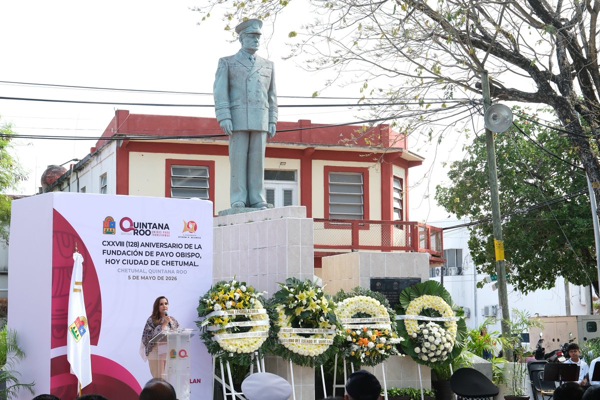 MaraLezama's tweet photo. Con una ceremonia cívica, celebramos 128 años de historia y orgullo de nuestra querida capital #Chetumal.

El 5 de mayo de 1898 nació como Payo Obispo, y con él, el inicio de una ciudad que ha sabido resistir, crecer y convertirse en el hogar de generaciones que aman profundamente esta tierra.

Aquí, donde inicia México, honramos nuestras raíces, por ello, en esta administración, a partir de 2024, conmemoramos oficialmente cada 7 de marzo el natalicio de Othón P. Blanco, reconociendo su legado como nunca antes. 🇲🇽

Celebrar a Chetumal también es seguir transformándola. 🤝 
Con más de 200 acciones de infraestructura social, mejoras en salud, educación y espacios públicos, trabajamos todos los días para que nuestras familias vivan mejor y con más oportunidades.

Sigamos construyendo juntas y juntos una capital viva, fuerte y llena de esperanza.