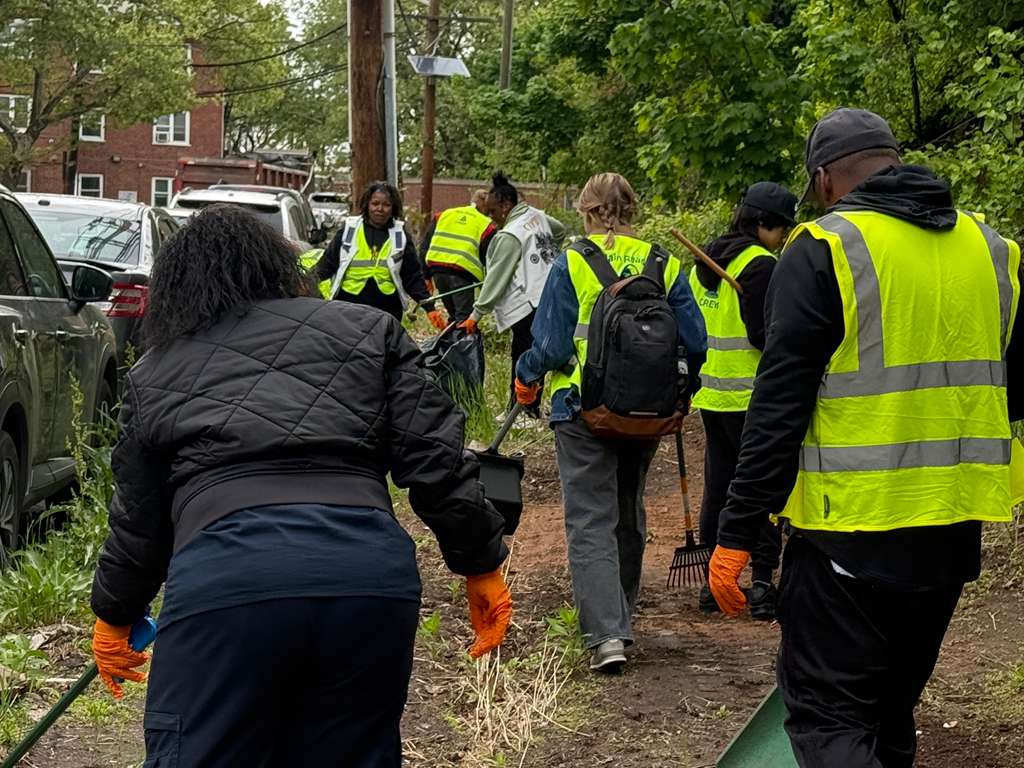 CityofNewarkNJ's tweet photo. Last weekend, the East Ward came through strong. 💪🏽🧹
Neighbors, volunteers, and partners came together for the Brick City Clean Up—refreshing blocks, clearing debris, and building pride across the community.
#NewarkForward
#NewarkAndProudOfIt https://t.co/V12TWGnE0Q