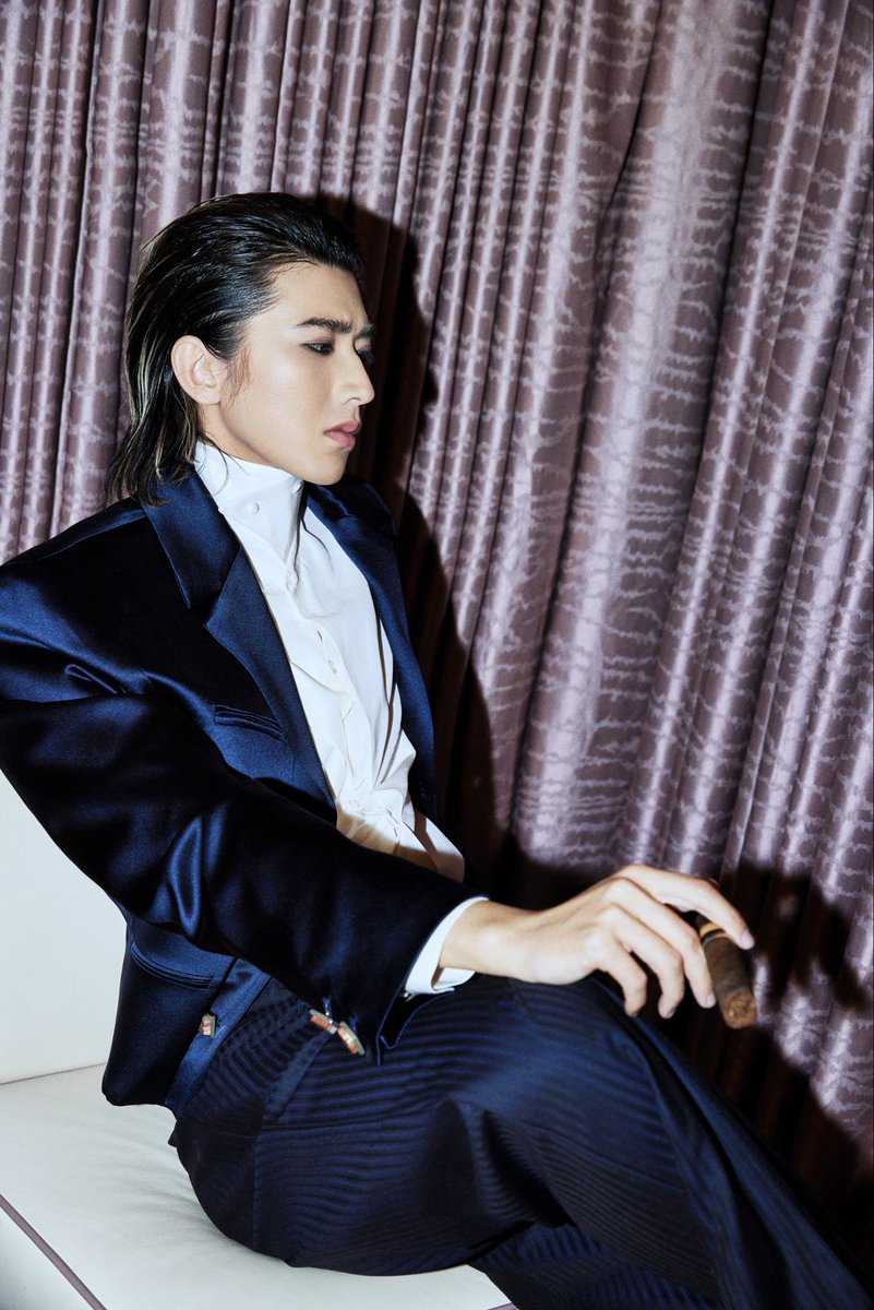 knknde82's tweet photo. KUN makes a sensational appearance and steals the whole spotlight

#KUNxMetgala2026 #KUN #metgala #metgala2026
@kun_officialx @CTilburyMakeup https://t.co/AXyTPtAehK