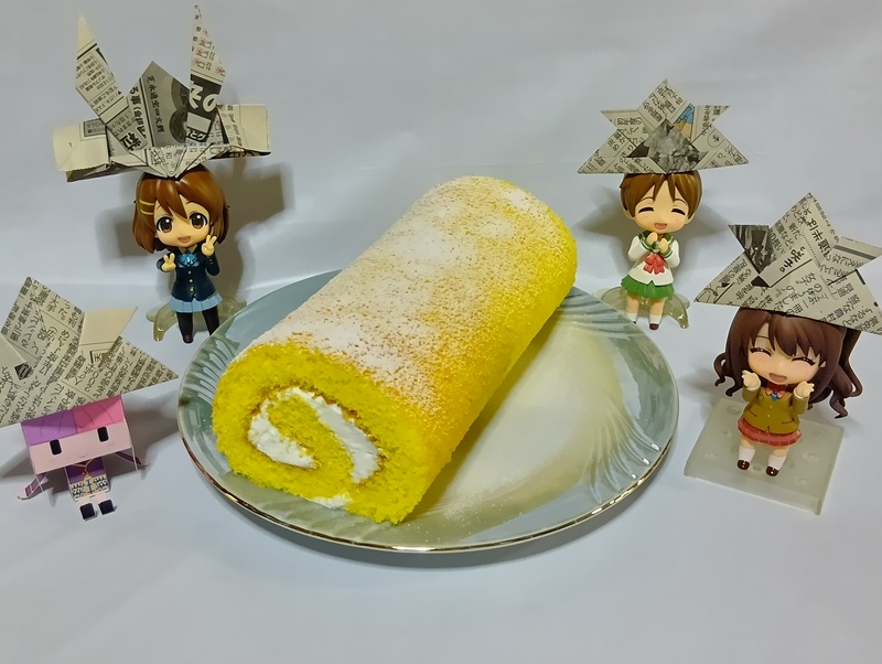 yuiui_love2's tweet photo. シンプルなロールケーキ焼きました。
卵泡立てすぎてキメが荒いのです。でも巻く時に割れなかったのでそこは褒めてくれても良いのよ？
唯ちゃん憂ちゃんナイロン糸用意するから端持ってくれる？一緒に切ろうよ！
雛菜ちゃん卯月ちゃんどのくらい食べる？5cmくらい？

#こどもの日
#端午の節句 https://t.co/kazRDR0T3T