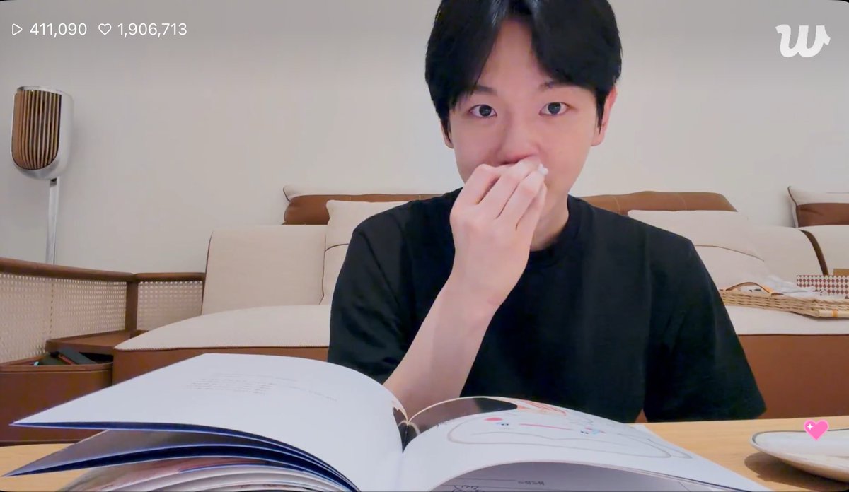 아 나 진짜 미치겠다 이 오빠 동화책 읽고 운다 ㅠㅠ 아 진짜 개 귀여워죽겟음