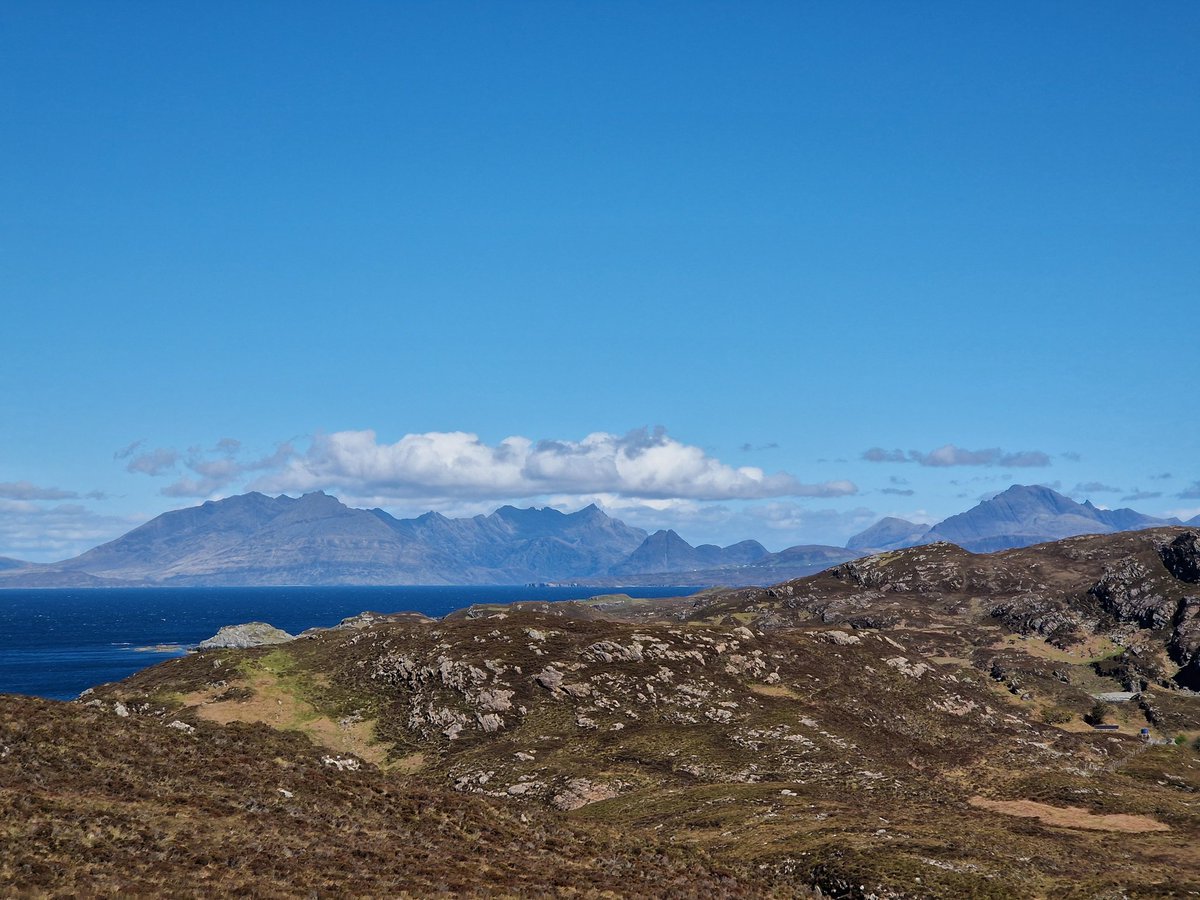 ToursNatural's tweet photo. Gorgeous (if chilly) Day 2 on Skye. Great walk down to the Point of Sleat with stunning views of Eigg, Rum &amp; the Black Cuillins. 5 Wheatear, 4 Snipe, 3 Cuckoo on our walk with c6 Twite around the crofts near the point. Manxies + Bonxie &amp; Arctic Skua harassing Kittiwakes offshore https://t.co/C3qMV7UA2J