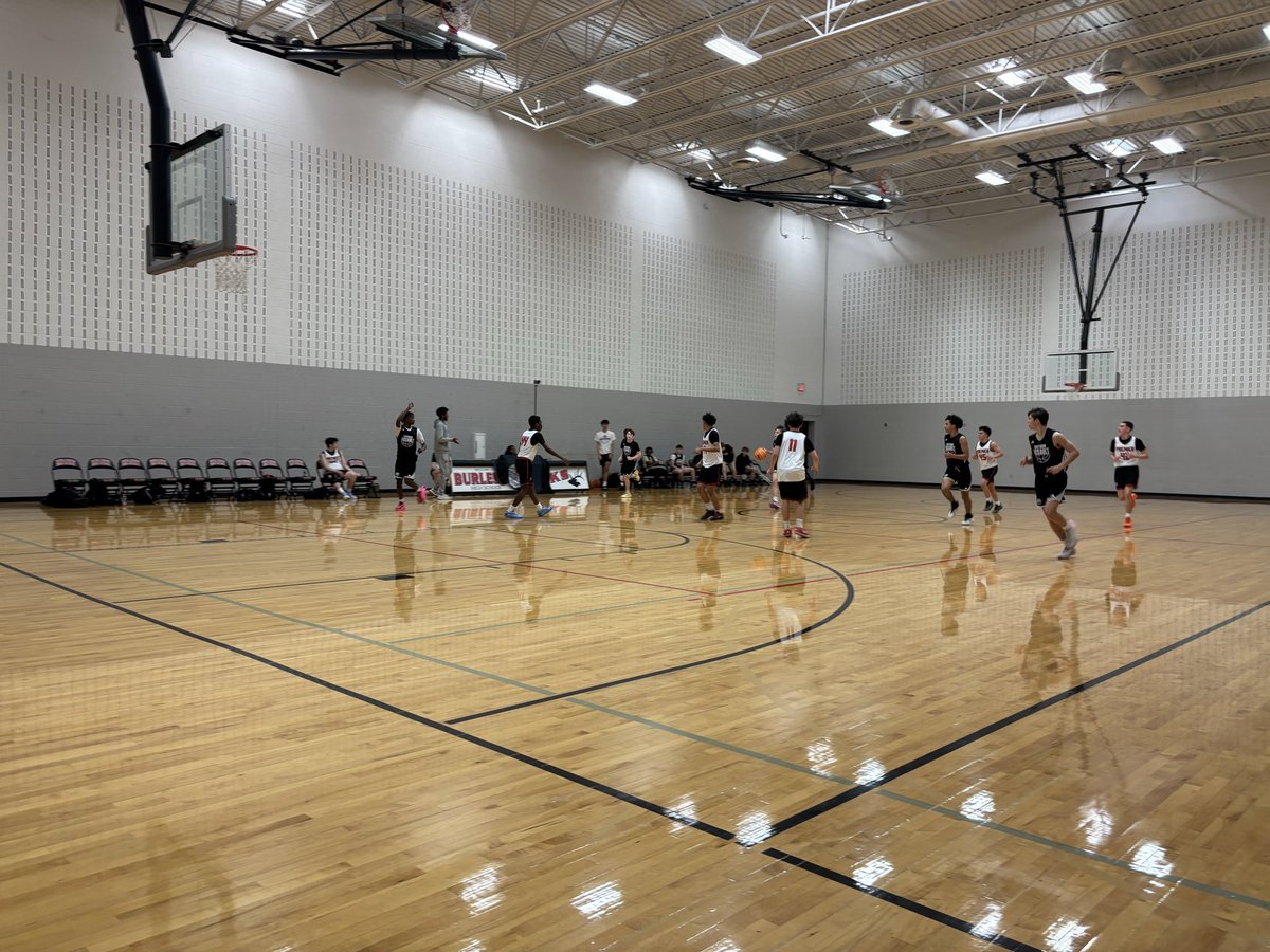 Elk_hoops's tweet photo. some great basketball right here in BTX over the weekend! Elk 🏀 played at home and had a great fundraiser for our future Elks! #weareburleson https://t.co/NWONDWqoF5