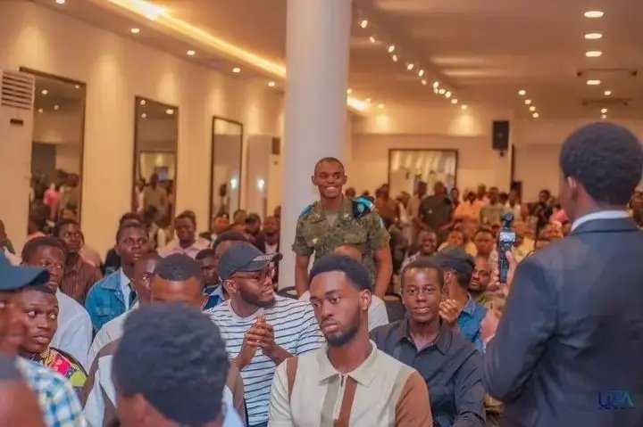 PLoveAsbl's tweet photo. #PLCPC #TRADING
Le 2 mai, au Sultani Hôtel (Kinshasa), Elvis OFUMBO a pris part au lancement de WELTRADE.
Objectif : connecter les jeunes à des opportunités réelles contre le chômage et la pauvreté.
Résultat : des formations gratuites en trading pour les membres de PERFECT LOVE https://t.co/ErtWX1qIWH