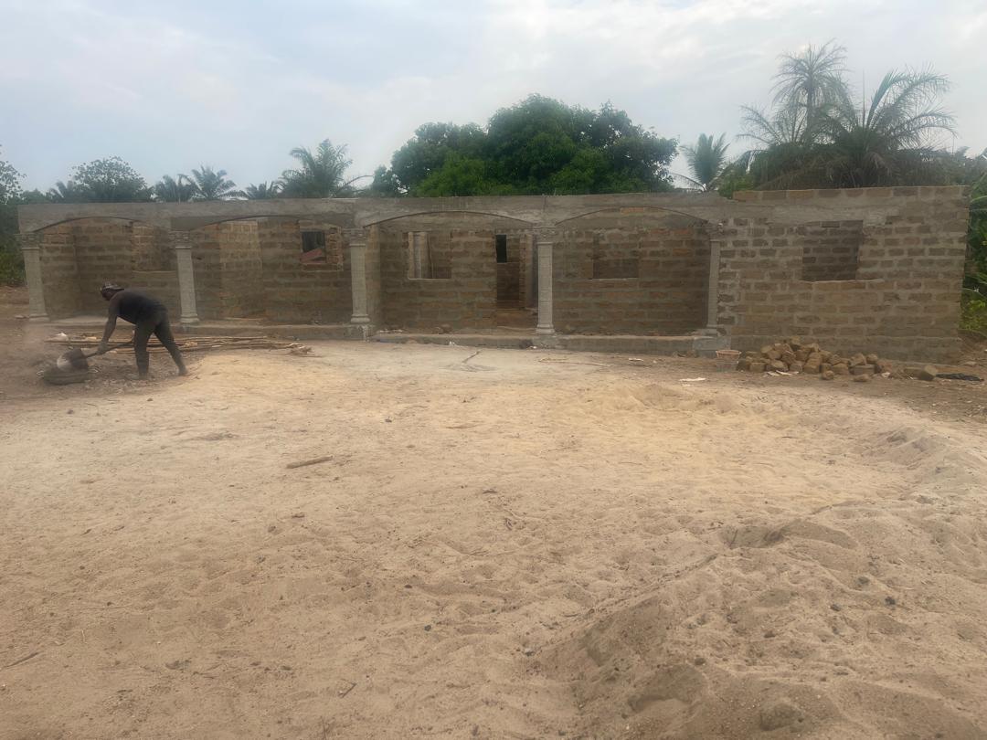 edunations's tweet photo. 💛 You can give a teacher a safe place to call home.

🌧️ Rains are coming
🏠 Building housing in Mayatta
☀️ Adding solar power
⏳ Deadlines: May 18 &amp; May 30
💛 $17,500 to go
👉 Take action: https://t.co/L7LBSFoDky

#WeAreTheVillage #TakeAction #EduNations https://t.co/mFgiAFGGEm