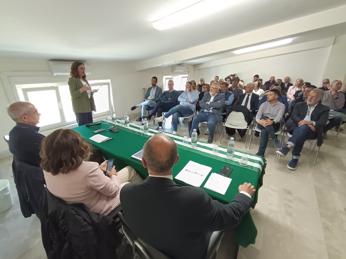 CislAgclen's tweet photo. Alla Cisl il confronto con i candidati sindaco della città di Enna.

Invitati i tre candidati sindaco: presenti Ezio De Rose e Filippo Fiammetta.

All’iniziativa partecipa il quadro dirigente della Cisl.

@CislSicilia https://t.co/6estGwDcX6